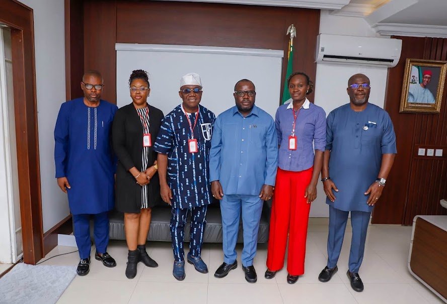 Benson Idahosa University Awards Otuaro for Excellent Leadership